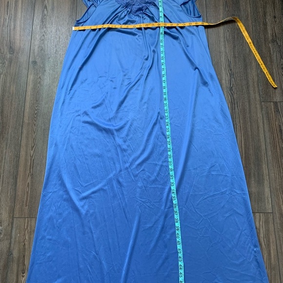 Lorraine night Gown - Picture 6 of 8